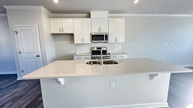 Building Photo - 2439 Kasota Ln