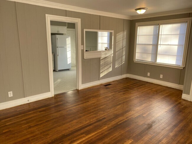 Foto del edificio - 2 Bed 1 Bath with Large backyard