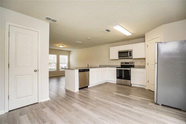 Foto del edificio - 2922 W Higgins Pl