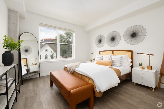 1BR, 1BA - 705SF - Bedroom - Avian