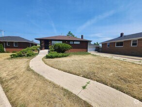 Building Photo - 926 Charles Hawkins Dr