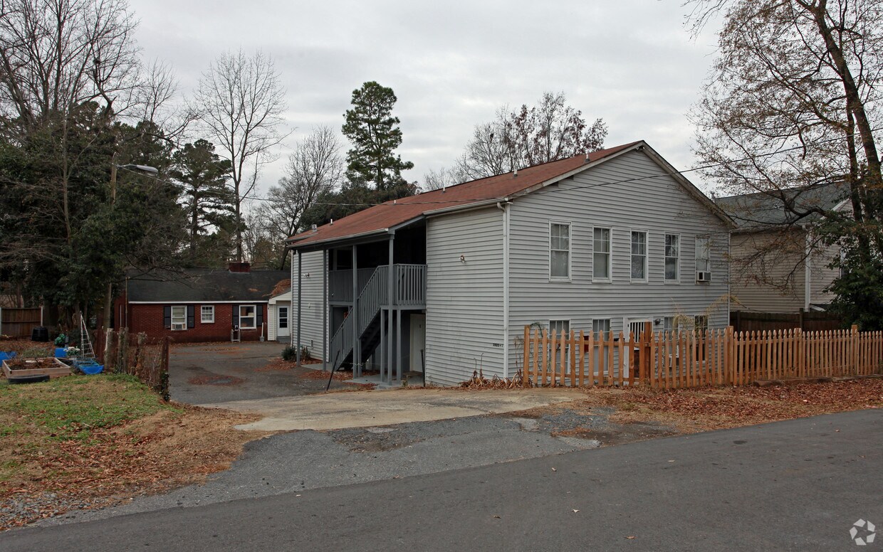 Building Photo - 3805 Miriam Dr