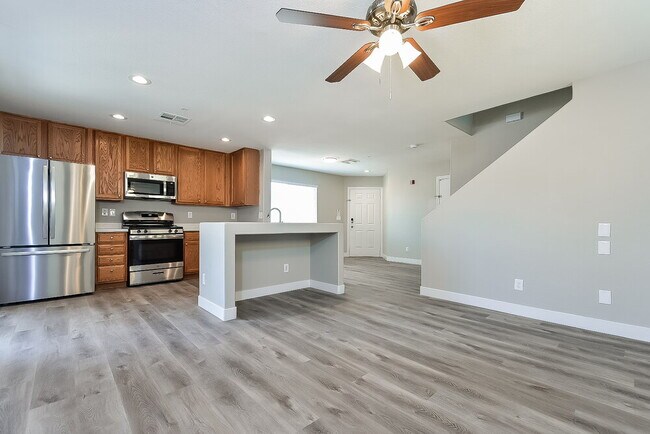 Foto del edificio - 3010 Sunrise Bay Ave