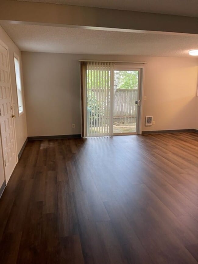 Building Photo - ALK - Iron Horse Duplex