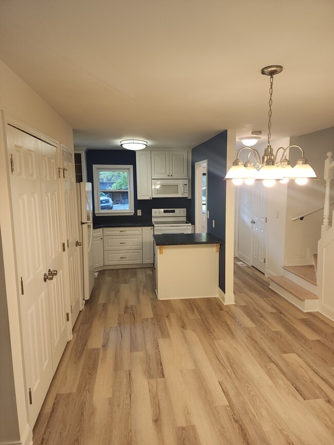 Building Photo - 28 Mountain View Ct