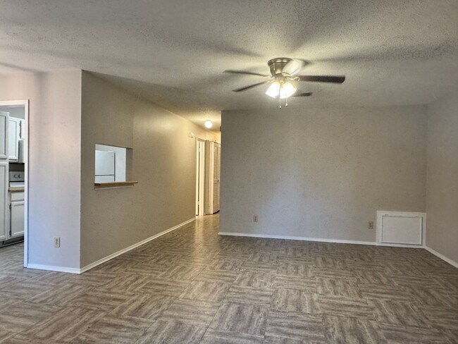 Foto del edificio - 400 South Town #105 - 2 bedroom Condo -POO...
