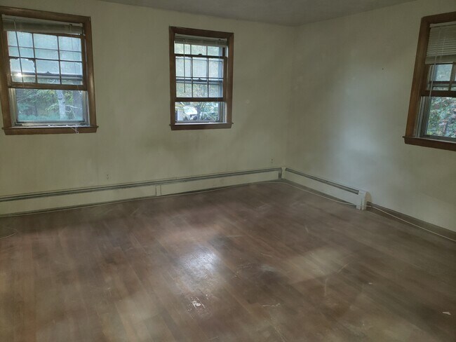 Master bedroom - 27 Pine St