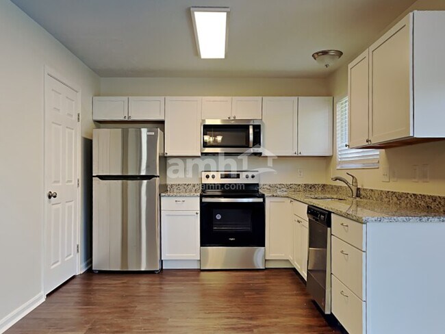 Foto del edificio - 2133 Antoinette Way