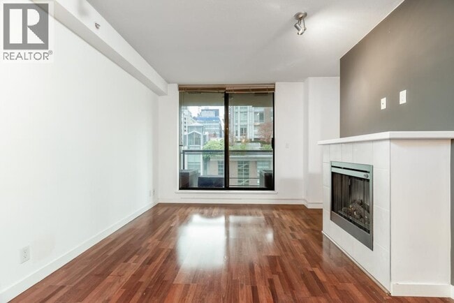 Building Photo - 538 Smithe St