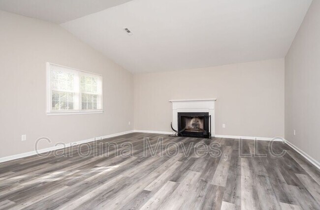 Building Photo - 206 Laurel Tree Ln