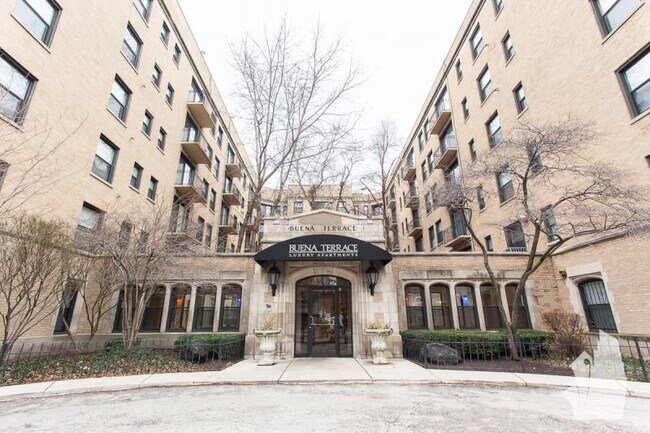 Foto del edificio - 4205 N Sheridan Rd