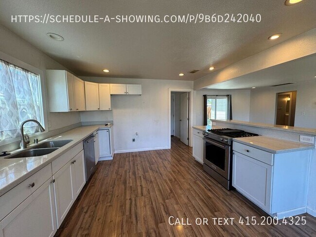 Building Photo - 1023 Corby Ave