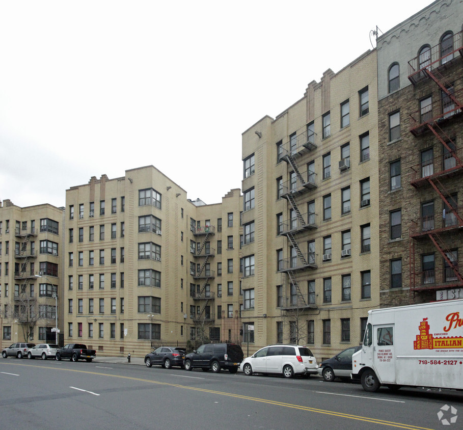 Primary Photo - Dornhage Apartments