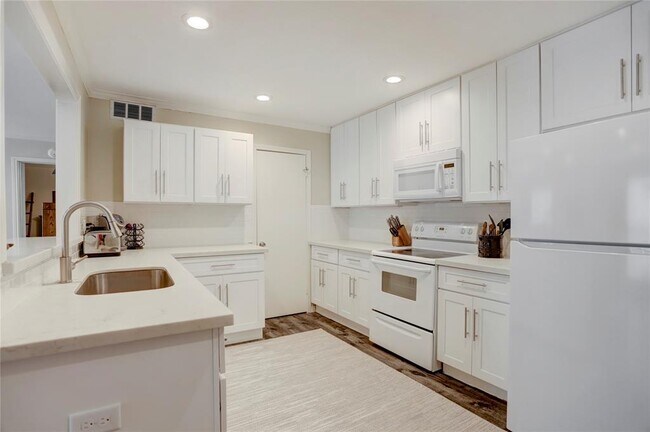 Building Photo - 1601 S Shepherd Dr