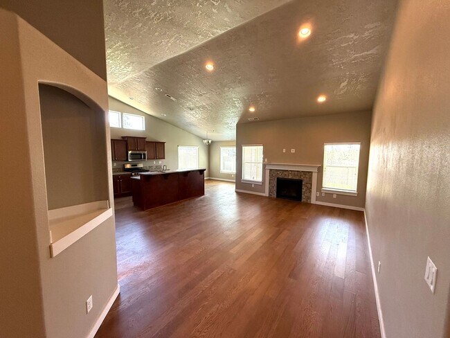 Building Photo - SCHEDULE A TOUR TODAY TO VIEW THIS STUNNING HOME IN SW REDMOND!!