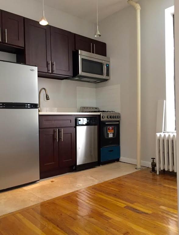 Foto principal - 256 E 3rd St