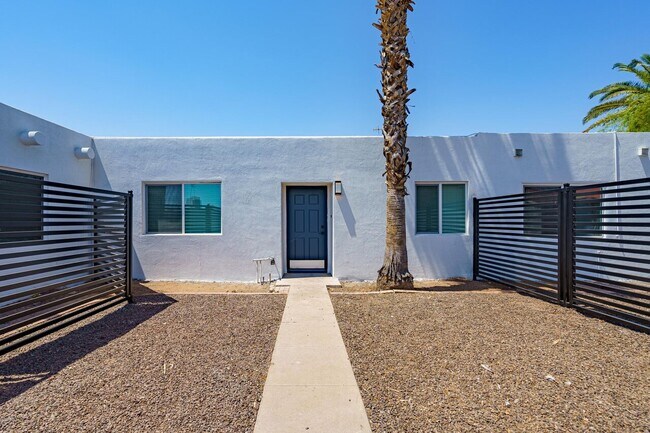 Building Photo - Encanto Triplex