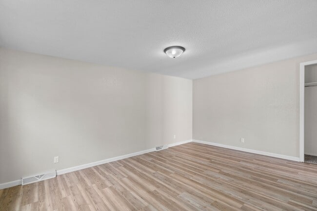 Building Photo - 3 Bedroom 1 Bathroom single family home