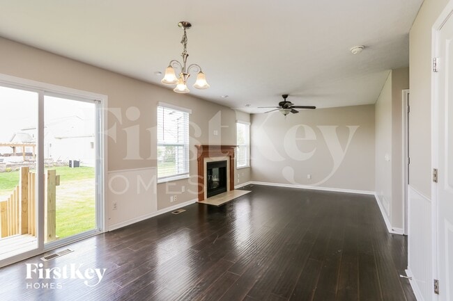Building Photo - 194 Silver Maple Dr