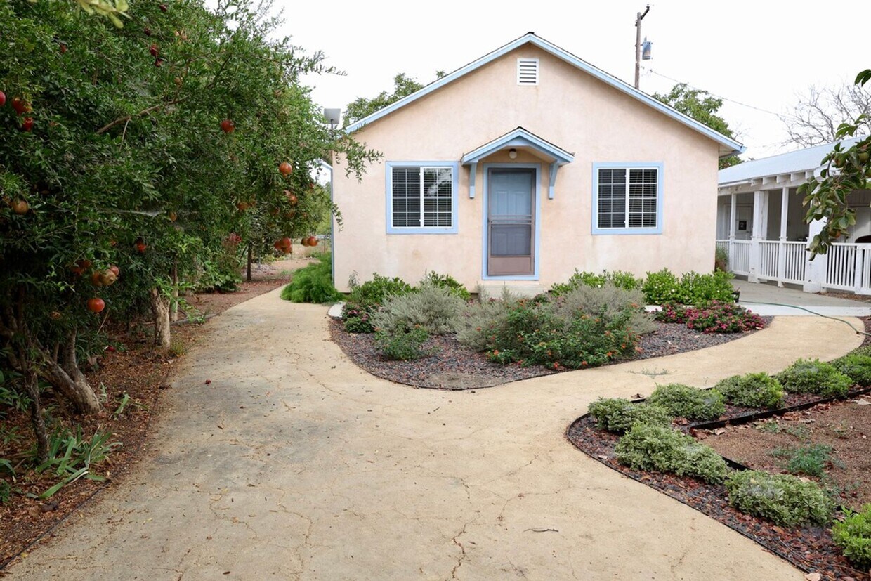 Foto principal - Newly Remodeled 1 Bedroom Country Home