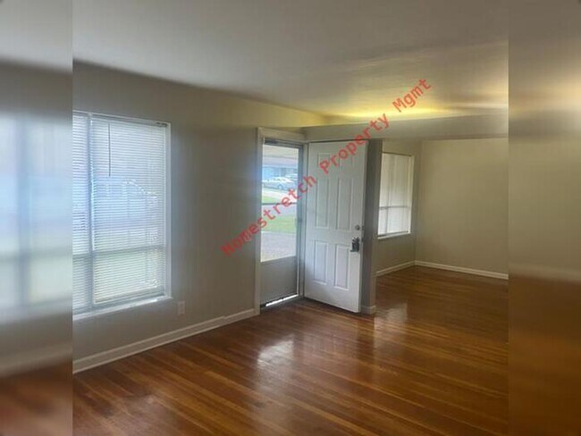 Building Photo - 10233 CEDARHURST DR