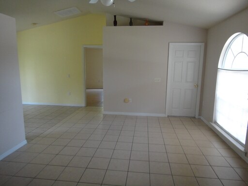 Building Photo - 339 Erie Dr