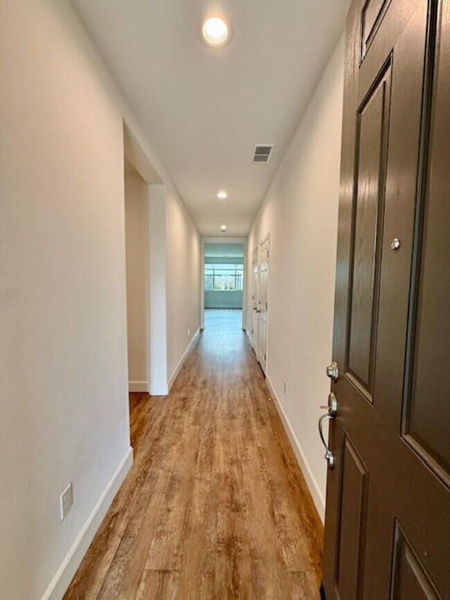 Foto del edificio - 3 Bedroom 2 Bathroom in SE Visalia!