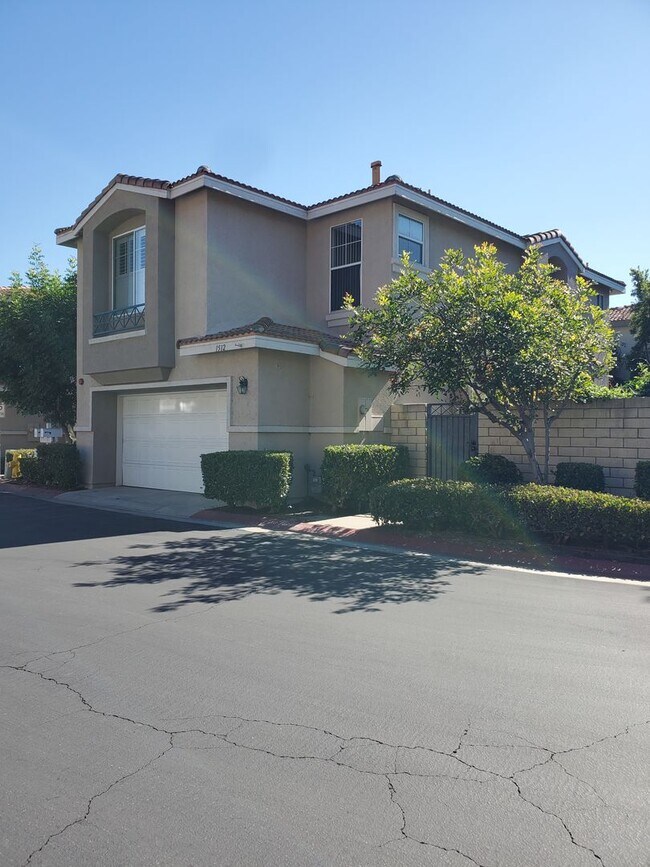 Building Photo - SPACIOUS PLACENTIA TOWNHOME