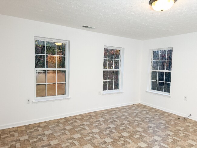 Building Photo - 600 Indian Trail