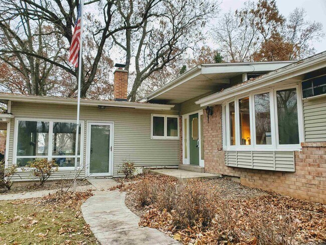 Foto del edificio - 5201 Brown Valley Ln