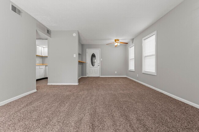 Foto del edificio - 2414 Lake Park Rd