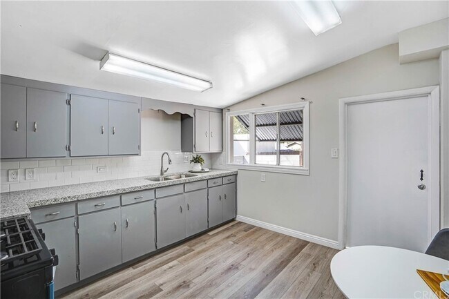 Foto del edificio - 3945 Cedar St