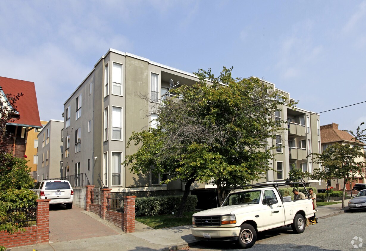 Building Photo - 366 Bellevue Ave