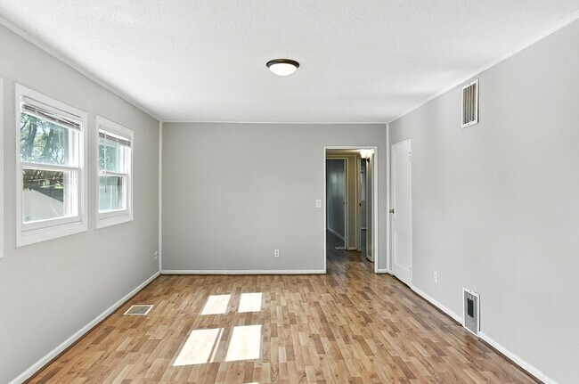 Foto del edificio - 6612 Charles St