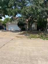 Building Photo - 8113 Azzura Dr