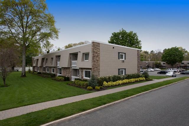 Foto del edificio - 1314 Smithtown Ave