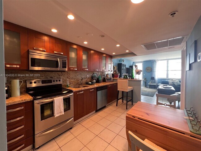 Foto del edificio - 100 Lincoln Rd