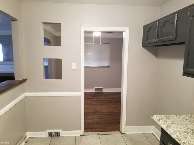 Building Photo - 3 br, 1.5 bath House - 7487 W Outer Dr