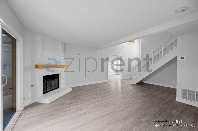 Building Photo - 7005 Goldenrod Way