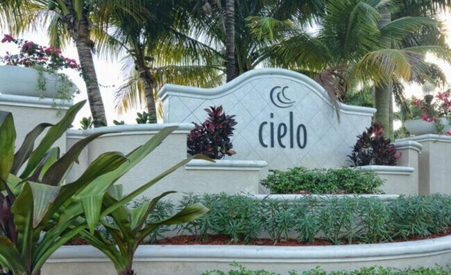 Foto del edificio - 5021 Vine Cliff Way W