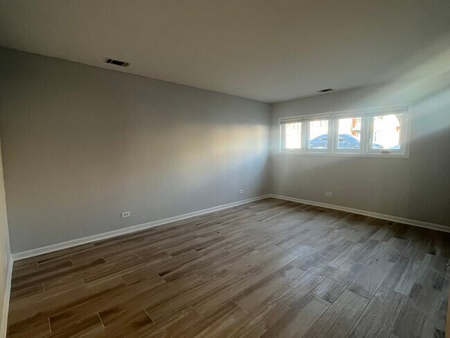 Foto del edificio - 449 W 37th St