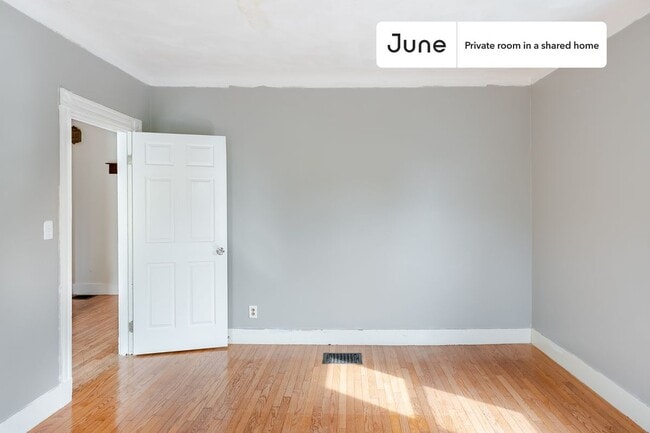 Foto del edificio - Room in Shared 6 bed/1.5 bath home