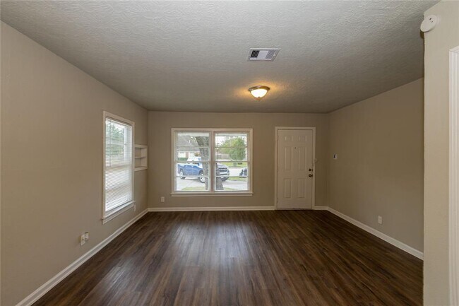 Building Photo - 2705 W Lucas Dr