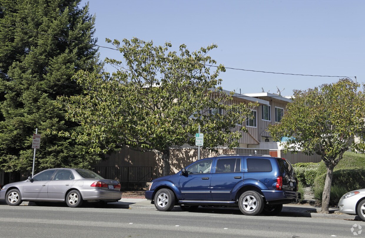 Foto del edificio - 19954 Lake Chabot Rd