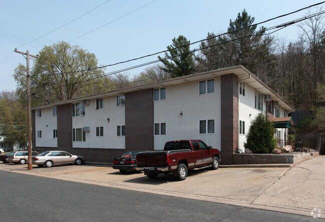 Building Photo - Hillside