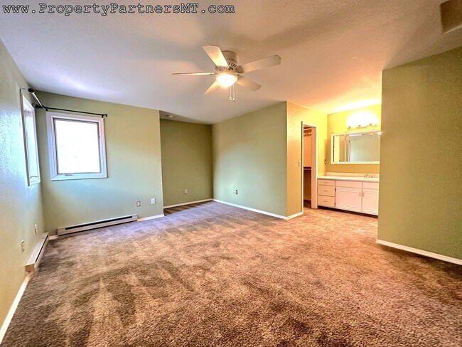 Foto del edificio - 4 Bed, 3.5 Bath Townhouse With Plenty of S...