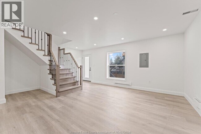 Building Photo - 702 Pierre Ave