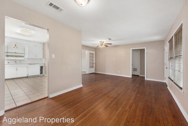 Building Photo - 2 br, 1 bath House - 3801 Ridgewood