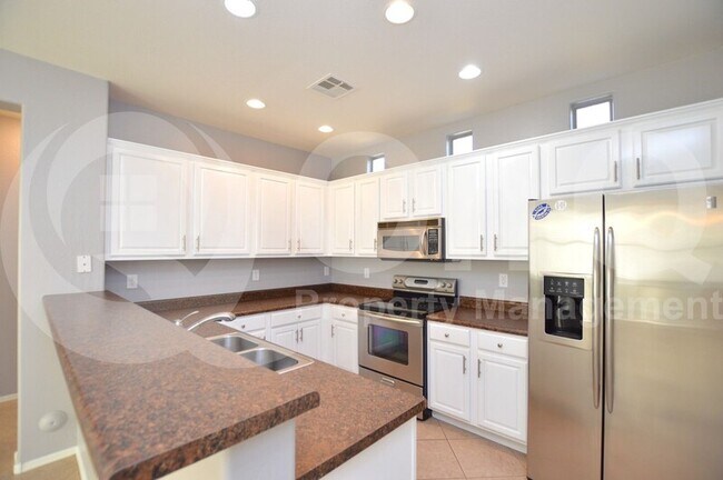 Building Photo - 2858 S Peel Dr