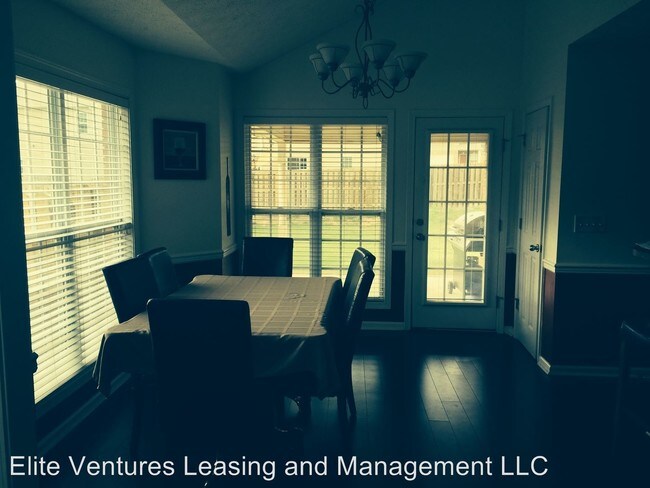 Building Photo - 3 br, 2.5 bath House - 13 Brentwood